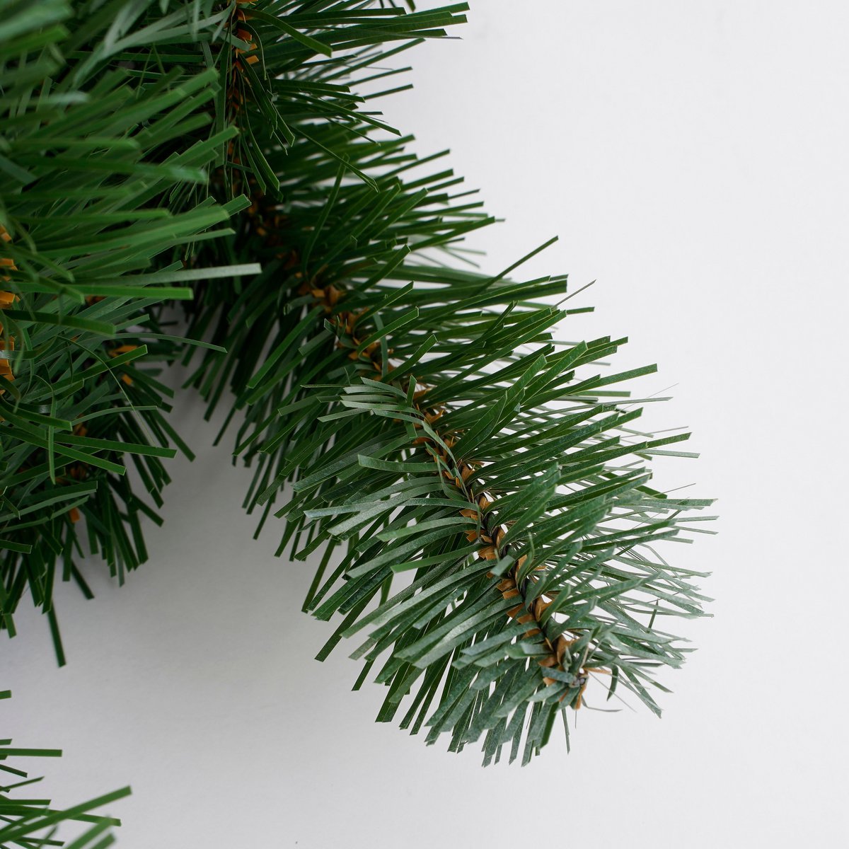 Colorado Garland - L270 cm - Frosted Green